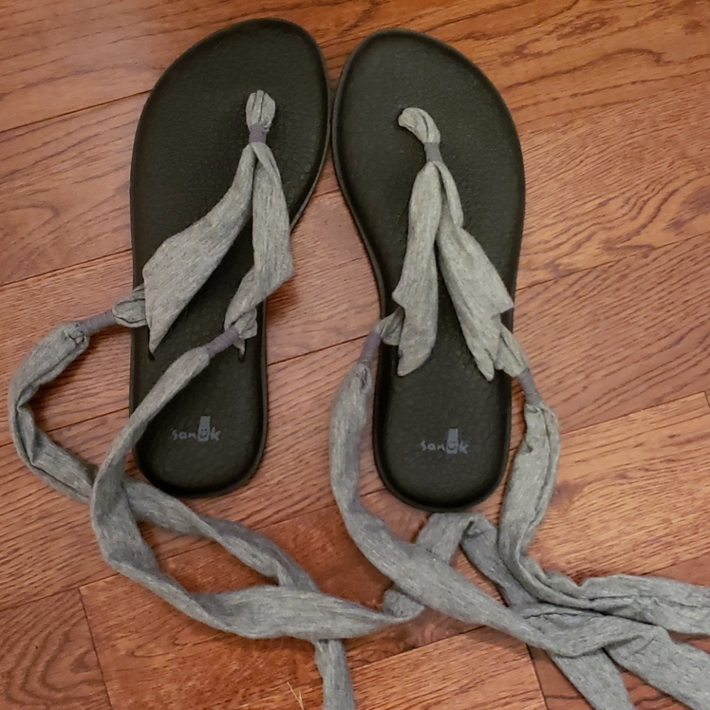 Sanuk yoga sling sandals- never worn!